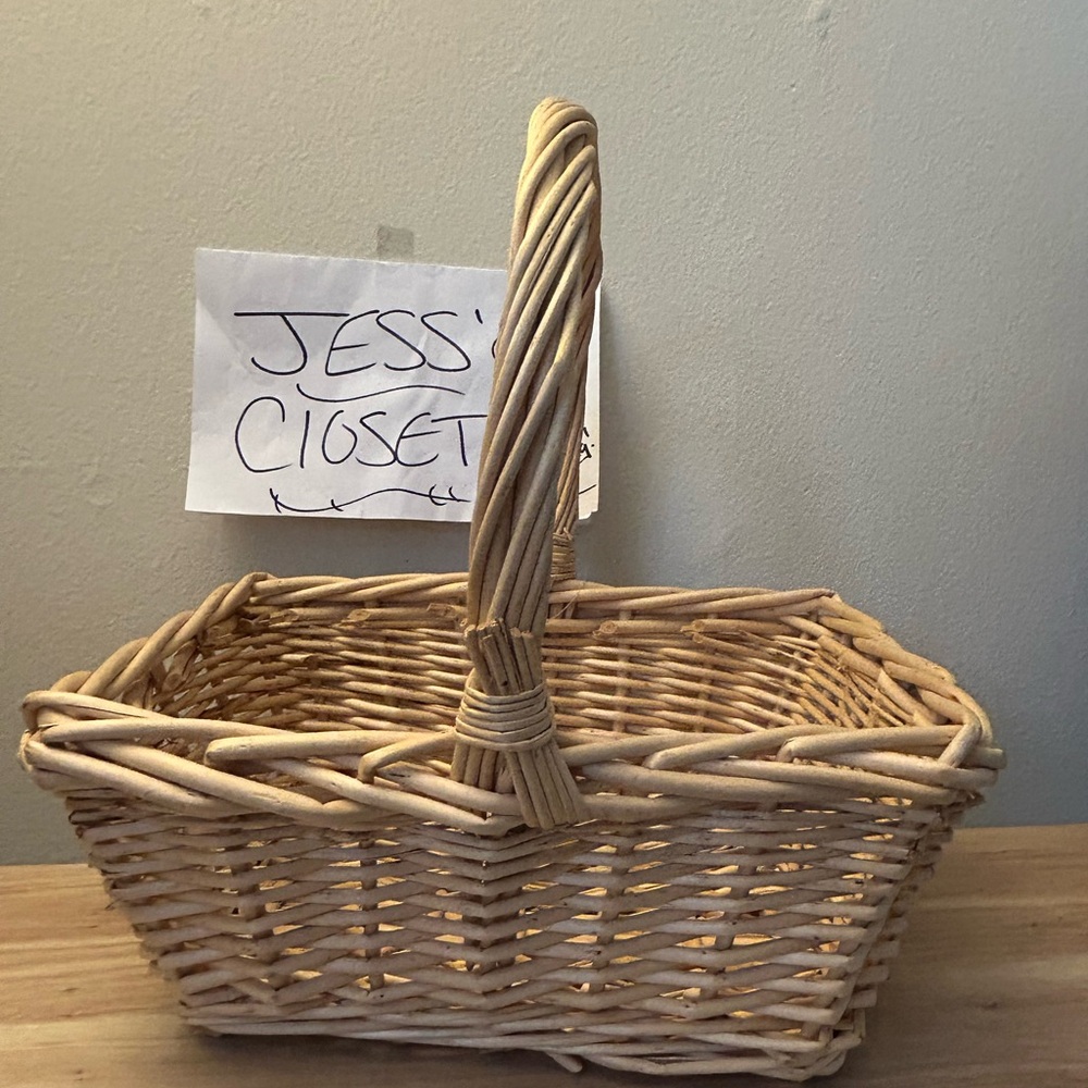 Natural Wicker Handled Basket - Neutral Tan
